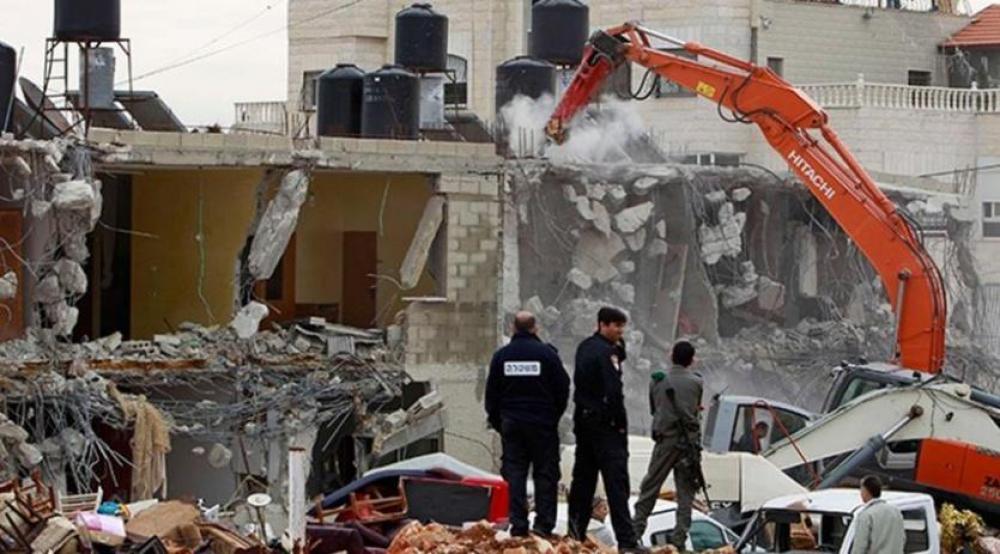 الاحتلال الإسرائيلي يهدم منزل عائلة الشهيد عمر أبو ليلى