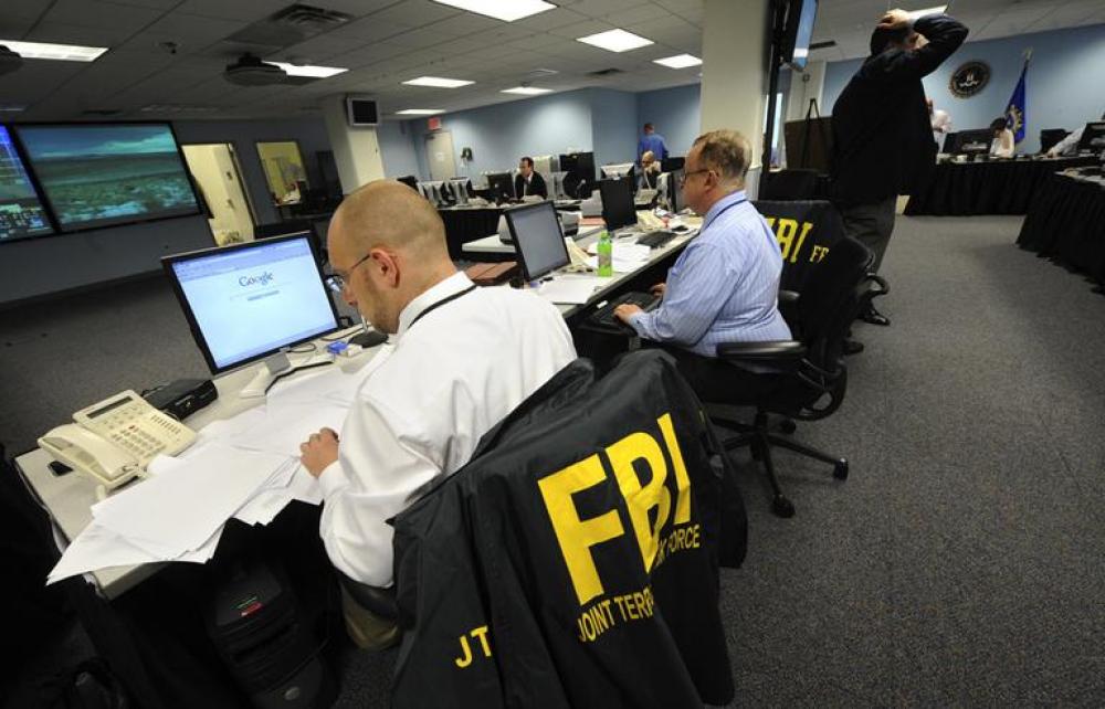 قراصنة إنترنت يسرقون سجلات 4000 موظف لدى الـ FBI