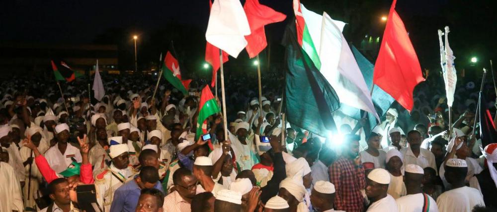 اعتصام مئات آلاف السودانيين للمطالبة بحكومة مدنية
