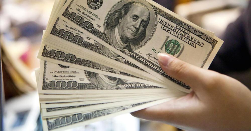 الدولار يواصل هبوطه أمام الليرة السورية 