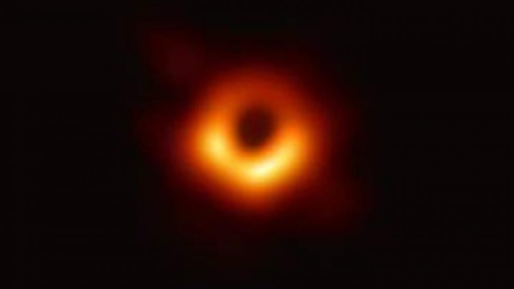 الثقب الأسود .. بين آينشتاين ومخرجي هوليوود