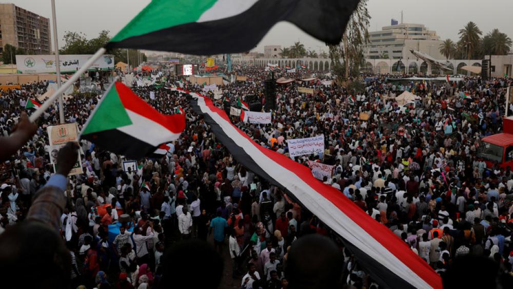 المجلس العسكري السوداني يجدد التزامه بتسليم الحكم إلى سلطة مدنية