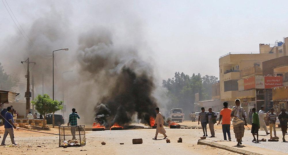 المجلس العسكري السوداني: مقتل 6 من عناصر قوات الأمن في مواجهات مع متظاهرين 