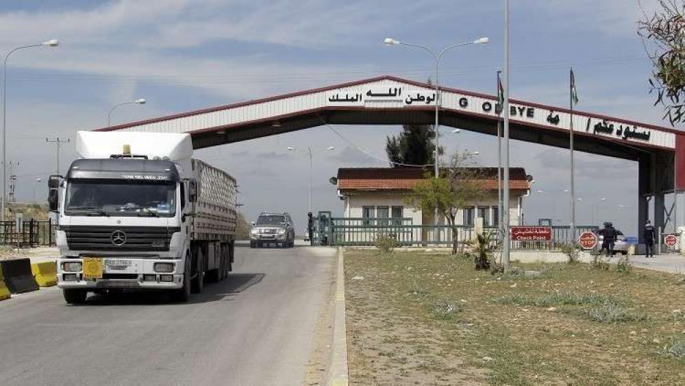 كم شاحنة تعبر يومياً من منفذ نصيب الحدودي إلى سوريا؟ 