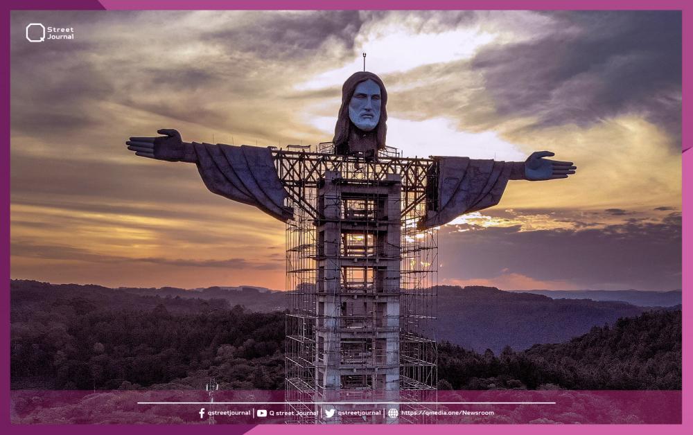 بالفيديو.. تشييد تمثال هائل لـ«المسيح»
