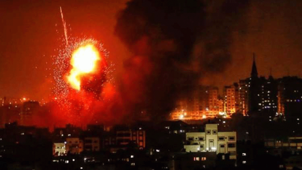 طيران الاحتلال الإسرائيلي يقصف مواقع في غزة
