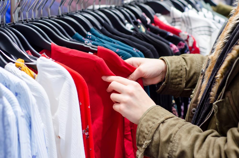 ارتفاع تكاليف الإنتاج رفع أسعار الملابس