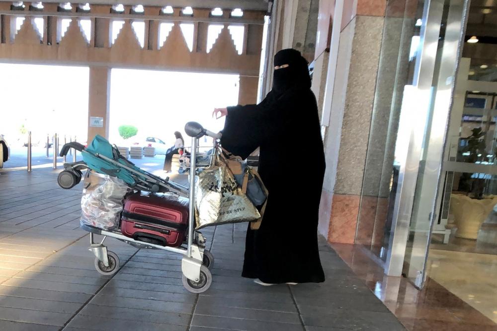ألف امرأة سعودية غادرن دون إذن !