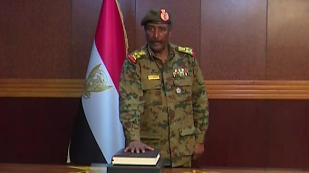 السودان.. البرهان يؤدي اليمين رئيساً لمجلس السيادة