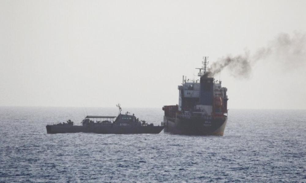 إيران تحتجز سفينة عربية لهذا السبب.. حرب احتجاز السفن تعود