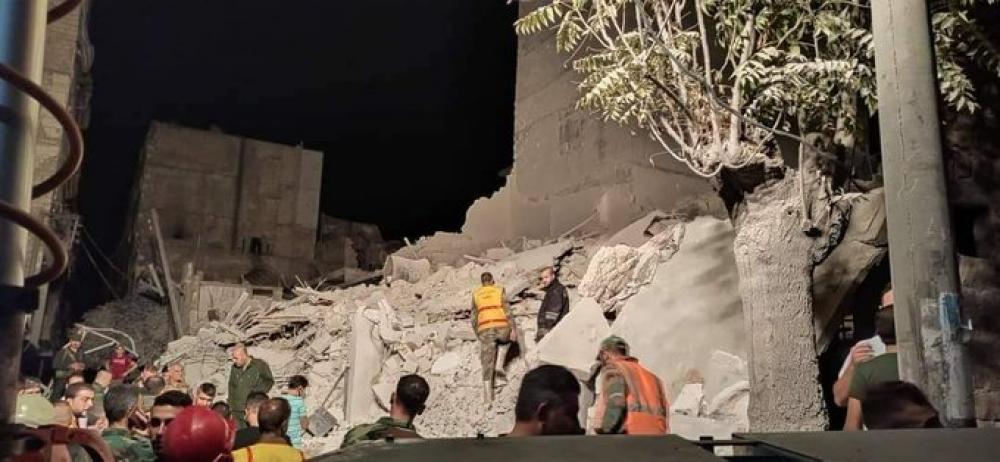  المآساة تتكرر.. انهيار مبنى في مدينة حلب 