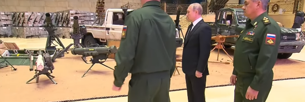 بوتين يُعاين أسلحة داعش