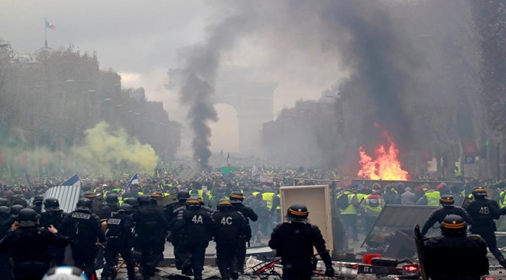 درماتان: فرنسا تمر بلحظة خطيرة في تاريخها
