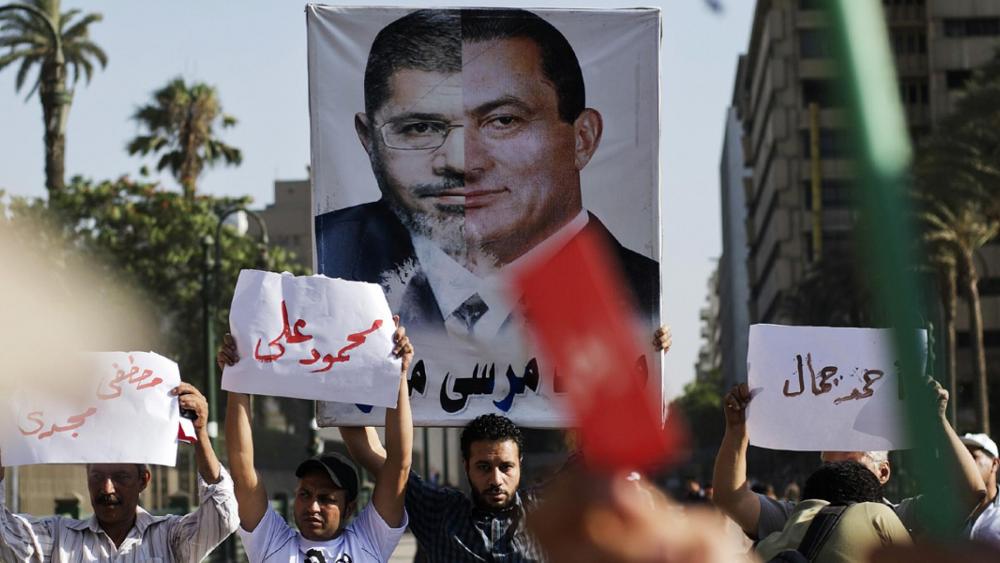 أول مواجهة في مصر بين مبارك ومرسي