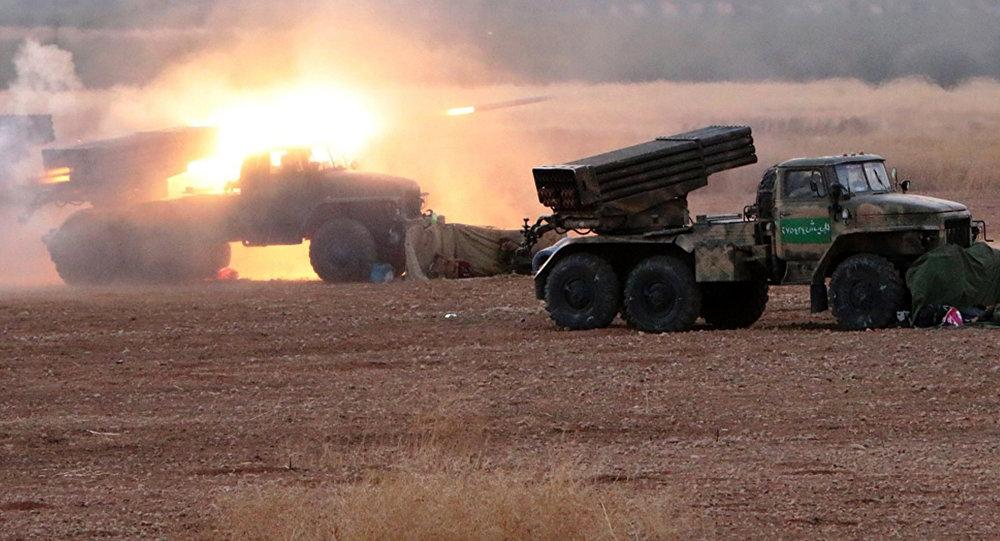 الجيش السوري يقصف بالمدفعية مواقع للمجموعات المسلحة