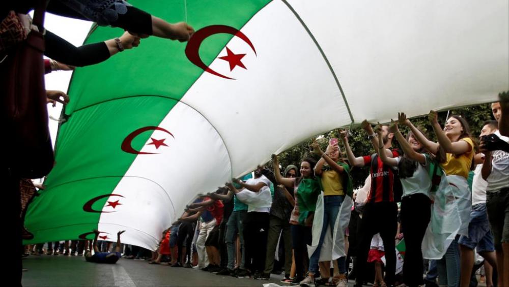 الجزائر تفتحُ صناديق الاقتراع والتفاصيل؟