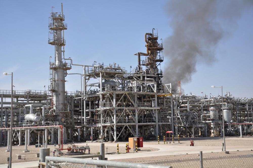 وزارة النفط تكشف عن بئرين وتوعد بتحسن الكهرباء 