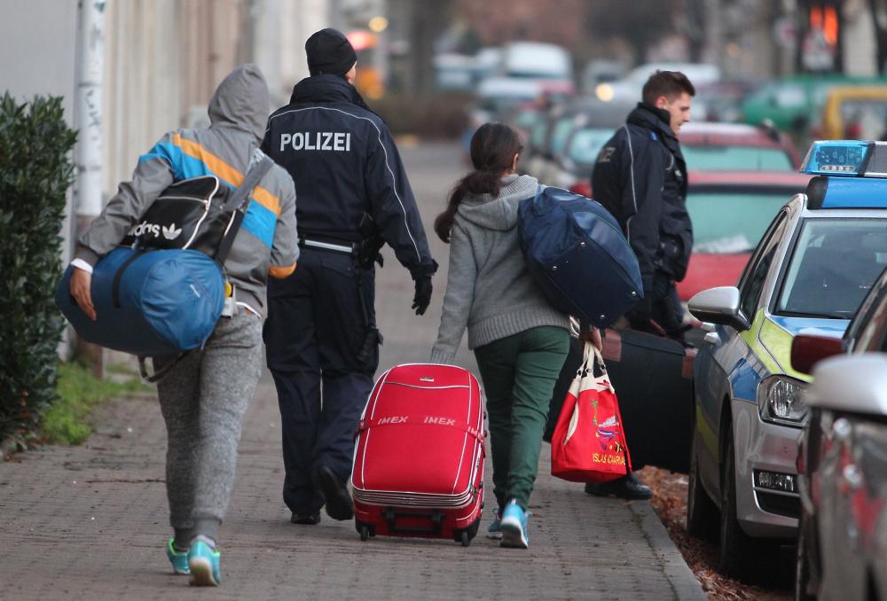 بعد الجدل البرلماني.. ألمانيا ستبدأ بترحيل اللاجئين السوريين في هذا الموعد 