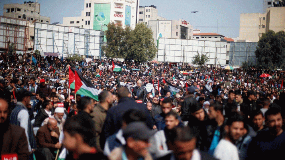 تظاهرات تطالب برحيل عباس في غزة