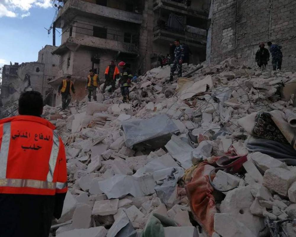 انهيار مبنى بمنطقة صلاح الدين في حلب