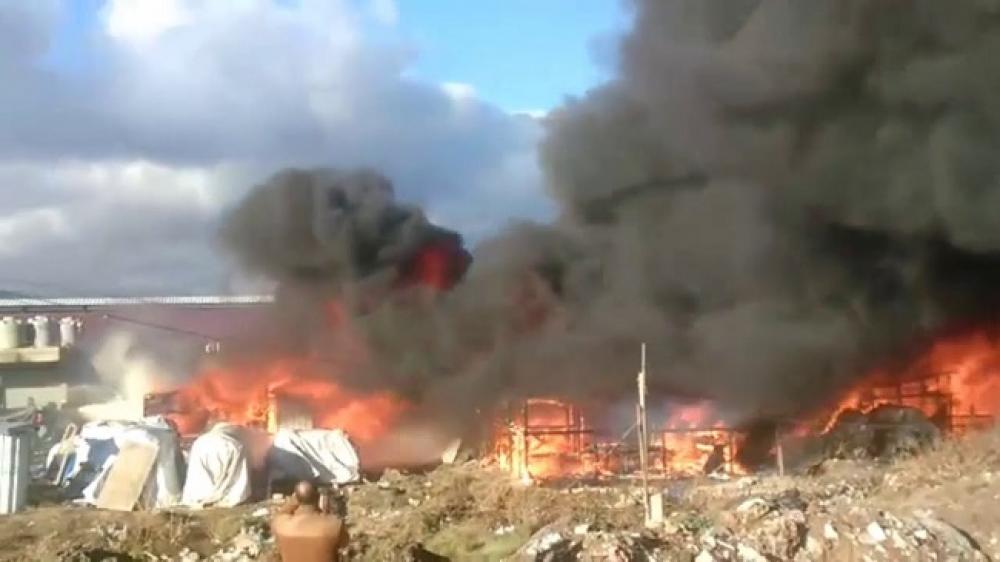 حريق يلتهم العشرات من خيام اللاجئين السوريين 