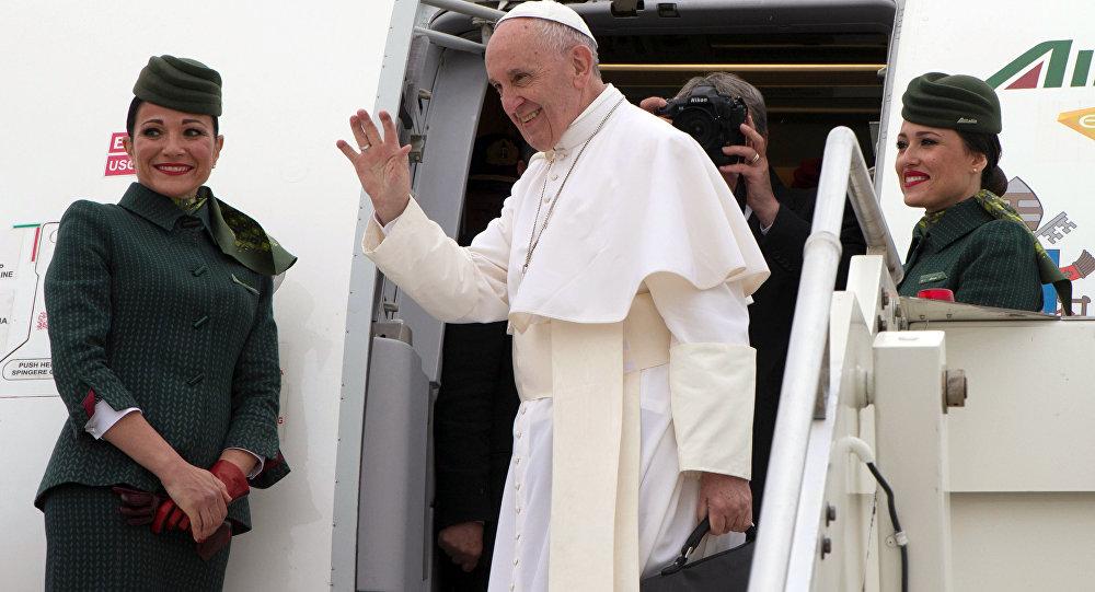 بابا الفاتيكان يدعو إلى إنهاء الأزمة الإنسانية في اليمن