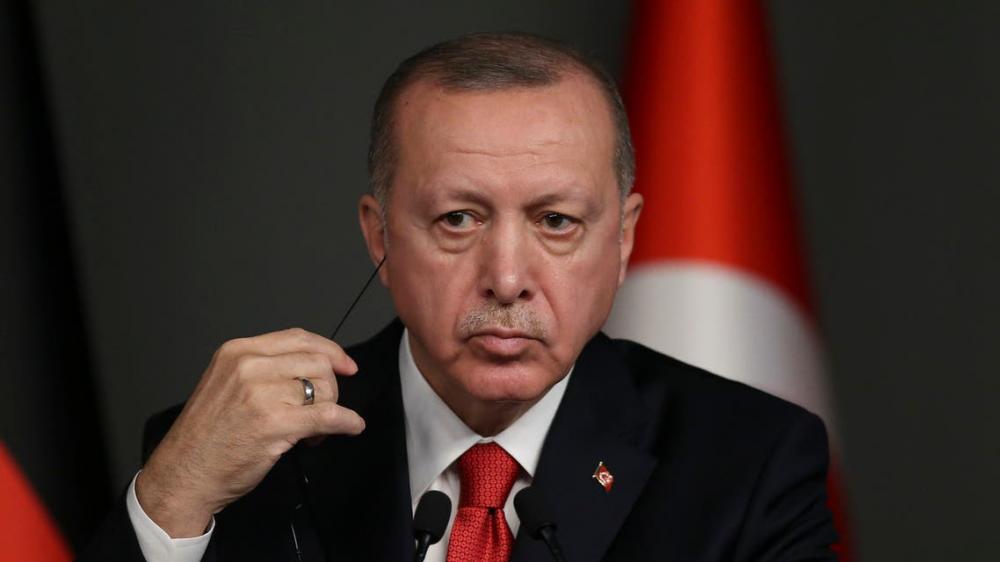 أردوغان لا يستطيع ترشيح نفسه للرئاسة.. والحل دستور جديد!