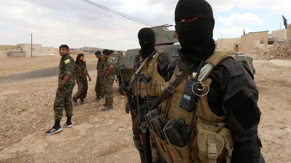 دون علم التحالف.. "قسد" تسلم العراق معتقلين أجانب من داعش 
