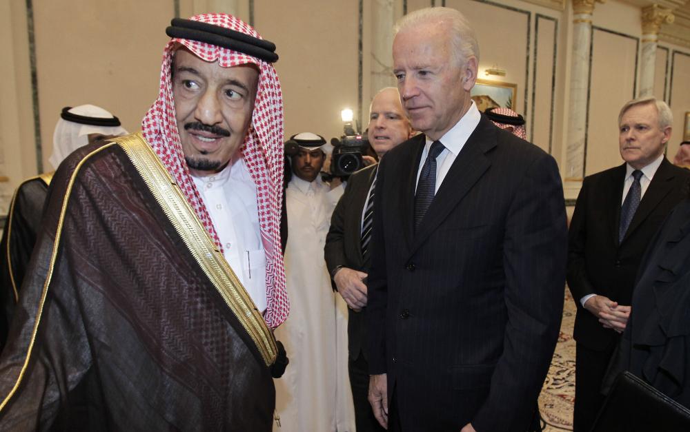 بايدن يتصل بالملك السعودي قبل يوم من نشر تقرير سري