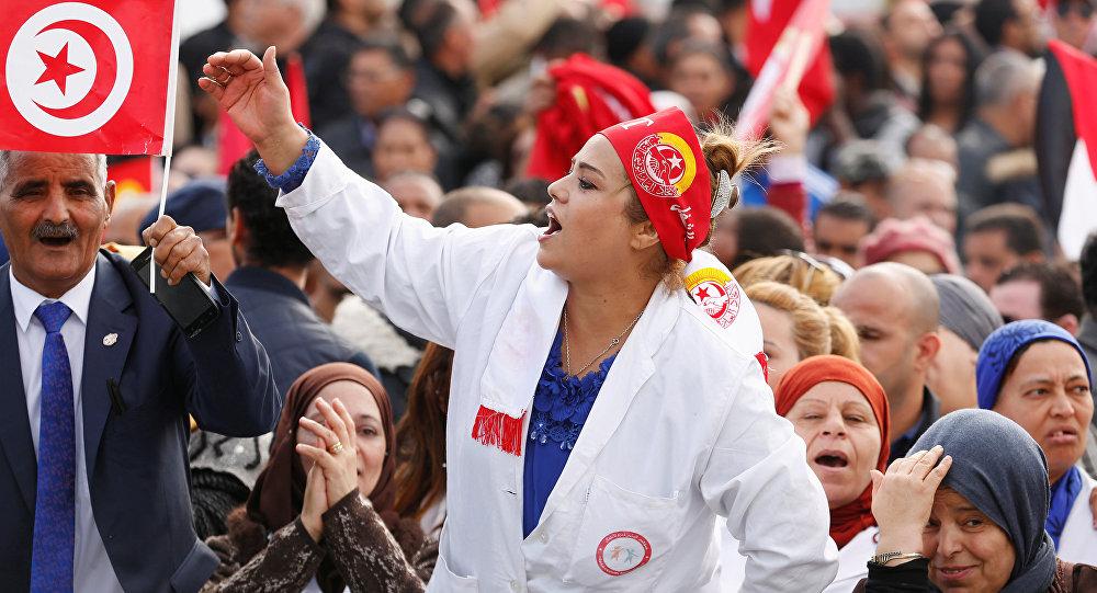 احتجاجات تونسية بعد رفض الحكومة رفع الرواتب
