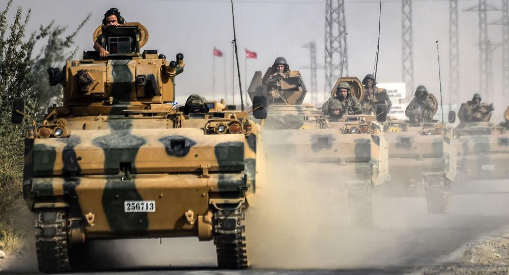 ماذا تفعل تركيا على الحدود قرب إدلب؟