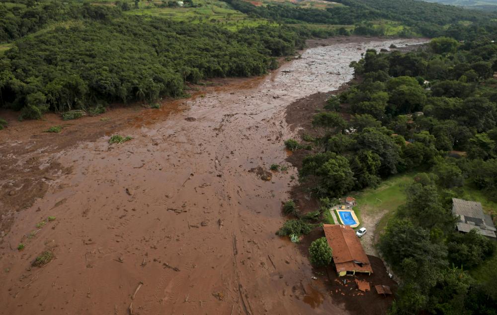 200 مفقود في انهيار سد في البرازيل