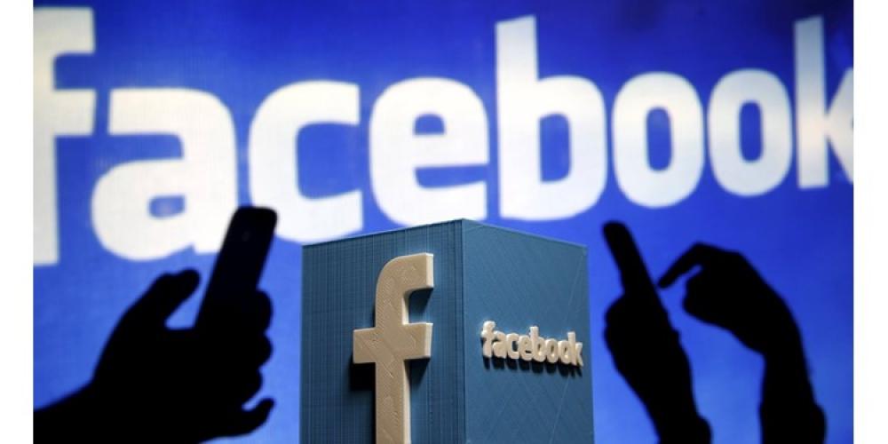 فيسبوك تحذف مئات الصفحات