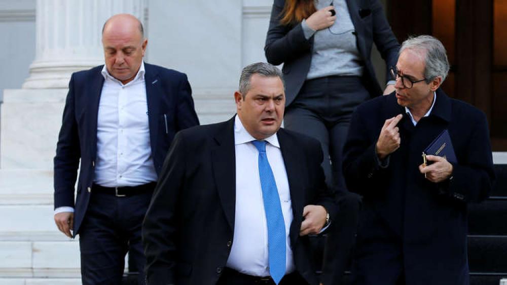 وزير دفاع اليونان يستقيل والسبب ؟!