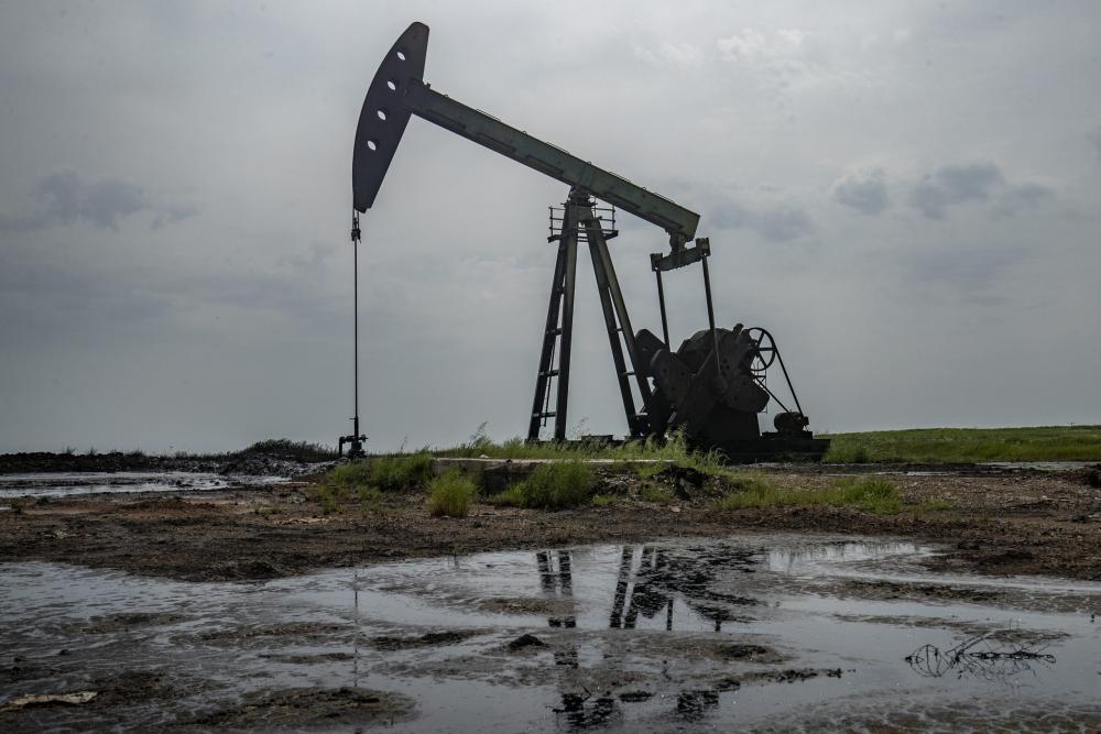 استثمار النفط في مناطق قسد "مغامرة"
