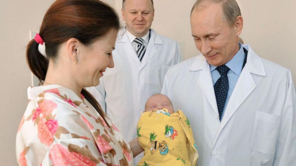 بوتين قد يصبح أباً روحيا ً قريباً ..!!