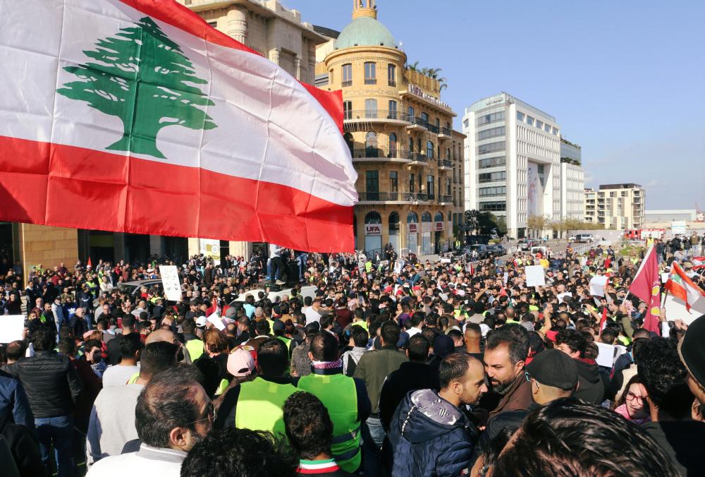 السلطات اللبنانية تتراجع عن إقفال محال الفلسطينيين