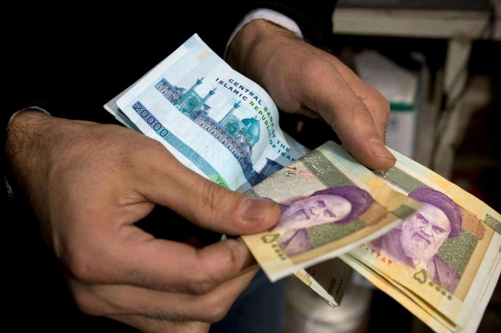 إيران تقرر تغيير العملة من الريال إلى التومان