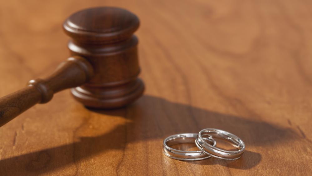 "الطلاق بالثلاثة" يحظر في الهند