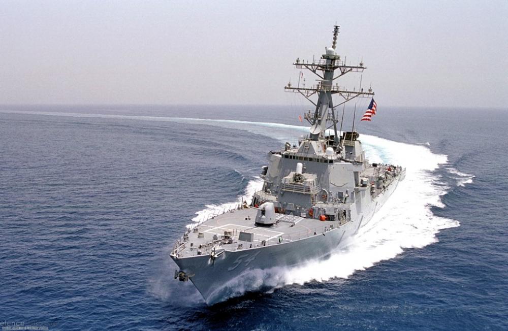 سفينة حربية أمريكية تعبر مضيق تايوان