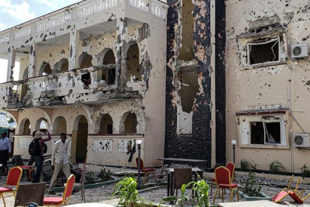 مقتل 3 مسؤولين حكوميين في تفجير بالصومال