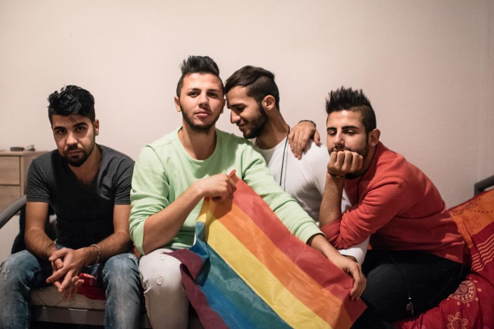 وصول فريق لاجئين مثليين سوريين إلى بريطانيا