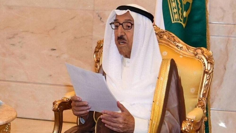أمير الكويت يفوّض ولي عهده بصلاحياته.. ما السبب؟