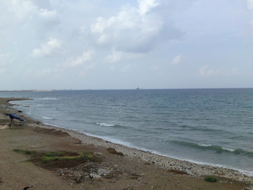 جثة ملفوفة في قناة للصرف الصحي بالساحل السوري