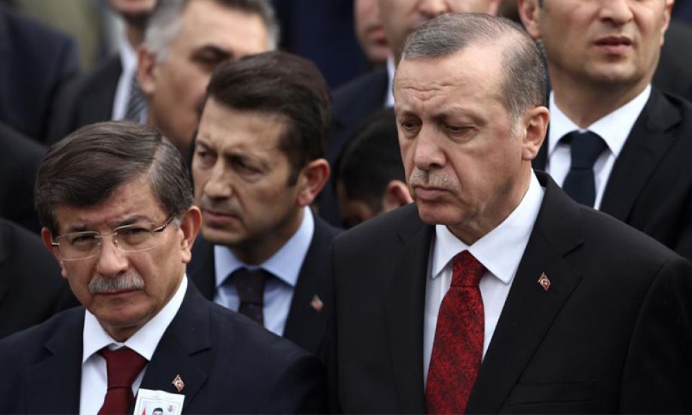 أردوغان وداوود أوغلو يتعاركان في الهاتف