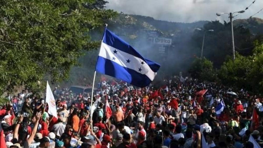 محتجون في هندوراس يطالبون بخروج "الحثالة الأمريكية" ..!!