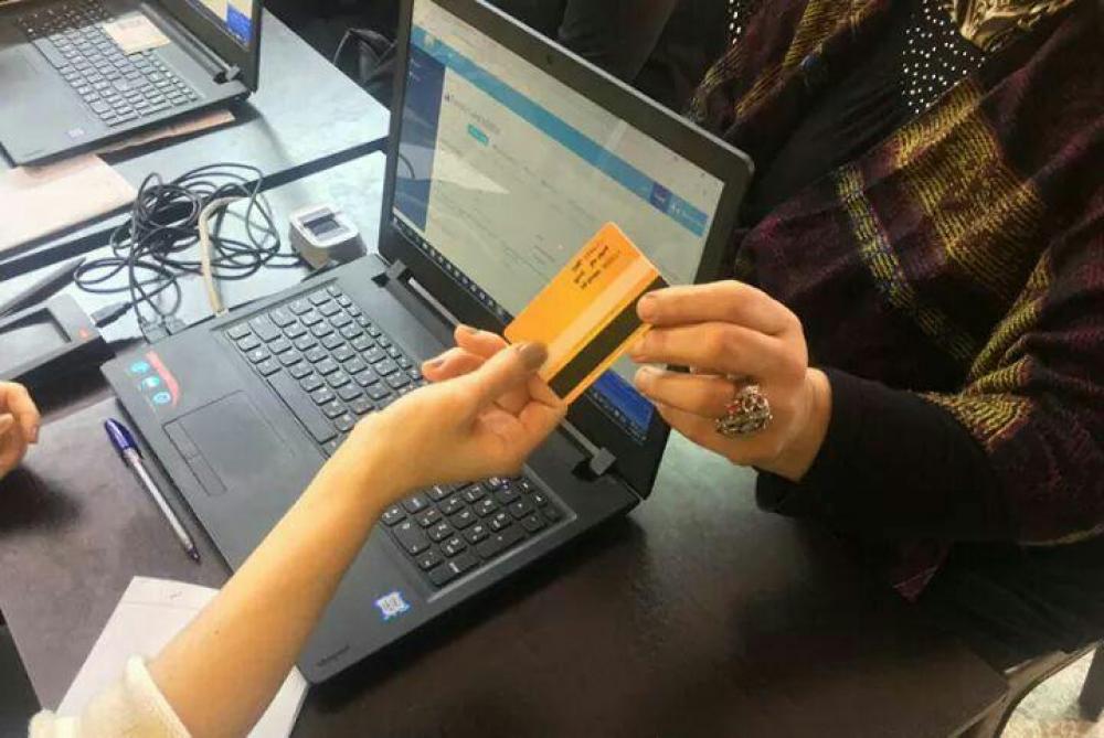 موظف يقوم بسرقة مركز إصدار البطاقات الذكية