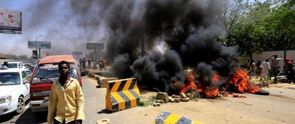 المجلس العسكري السوداني يتبرأ من فض الاعتصام بالقوة