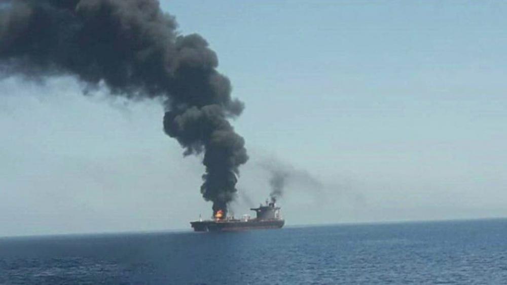 ما تفاصيل استهداف ناقلتي النفط في "خليج عُمان".. ؟!