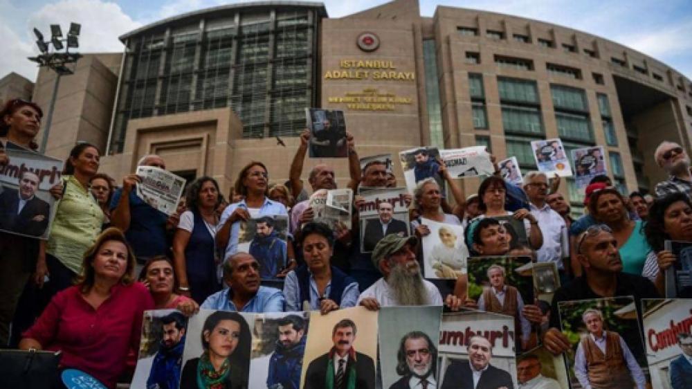 مقتل ضابط تركي في ليبيا.. يحكم على صحفيين بالسجن؟ 